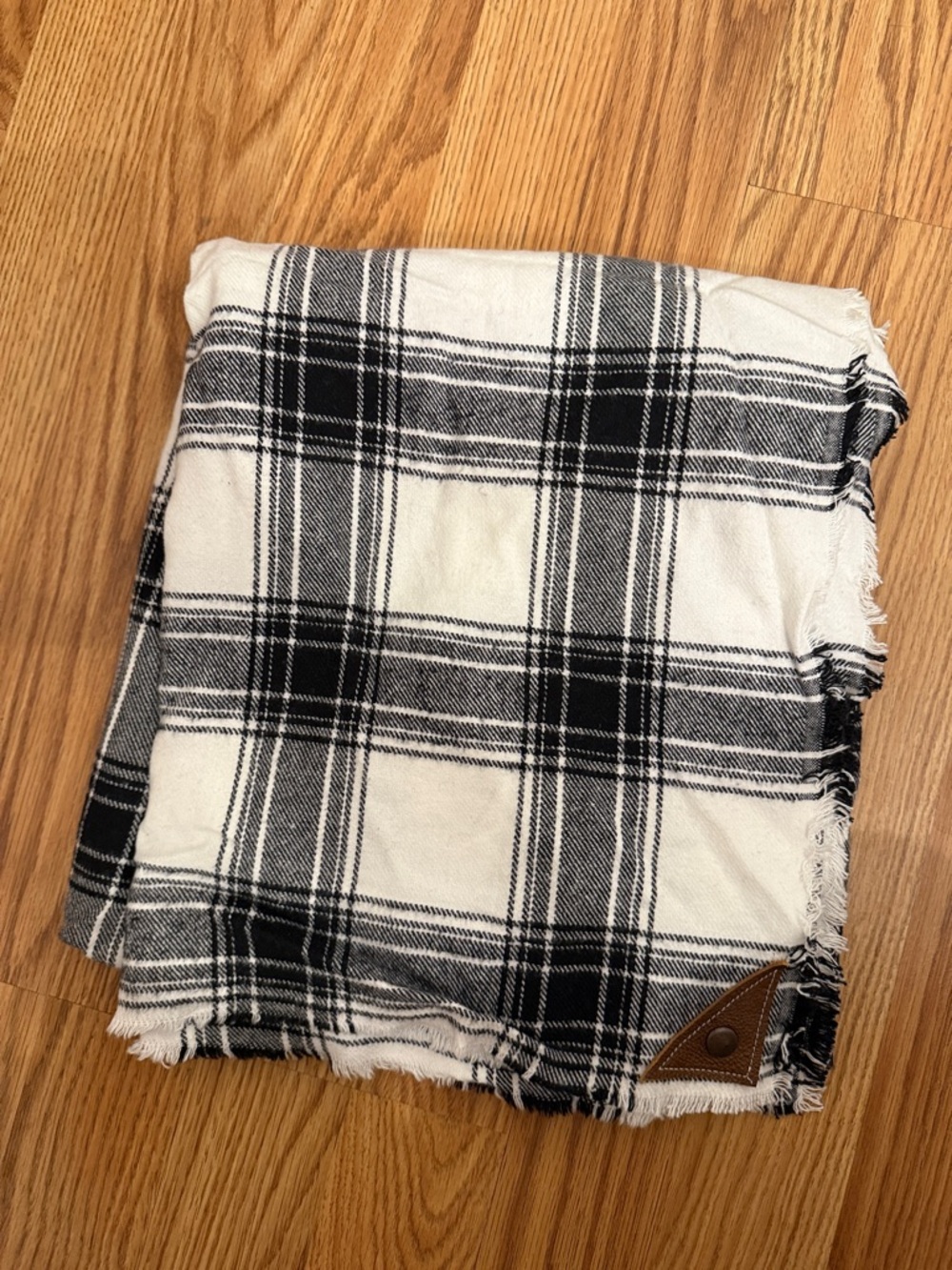 Black & white plaid blanket scarf